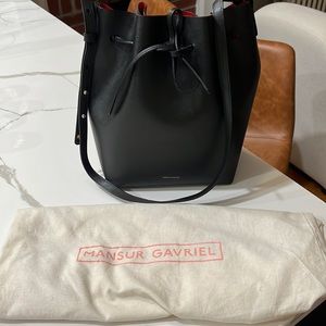 Mansur Gavriel Bucket Bag. Black leather, red interior